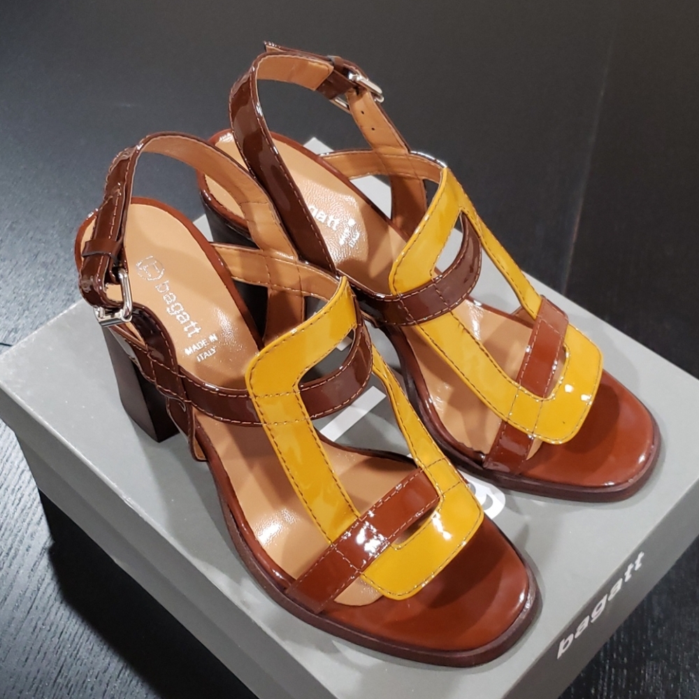 Women Patent Leather Sandals Made in Italy size 8